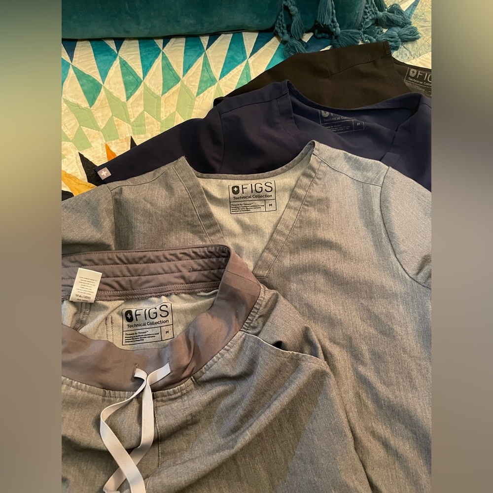 Figs Scrubs Size medium-3 tops and 1 pair of joggers